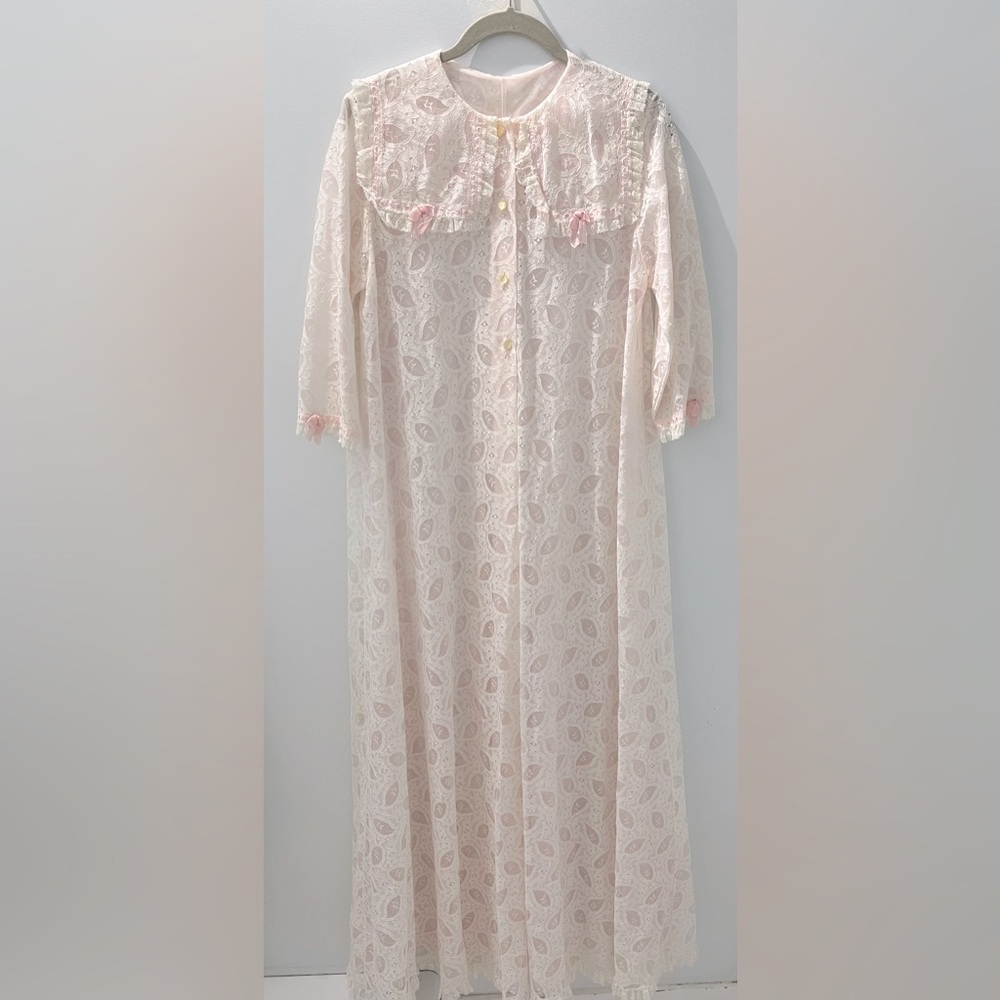 Vintage 50s/60s Lace Peignoir with Pink Ribbon Bows & Nylon Underlay - Picture 2 of 7